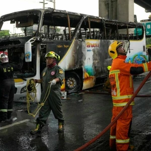 Thailand - Schulbus gerät in Brand