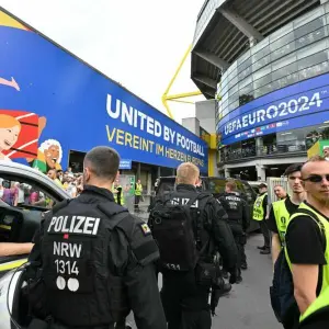 Polizei am Stadion