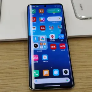 Xiaomi 13 vs. Xiaomi 12: Diese Upgrades bietet das neue Smartphone