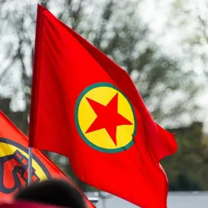 Fahne der verbotenen PKK