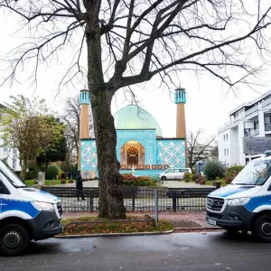 Polizei vor der Blauen Moschee