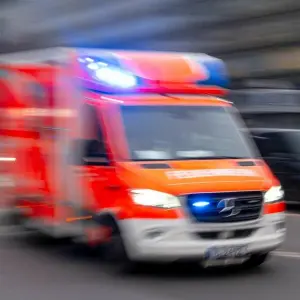 Ein Krankenwagen ist im Einsatz