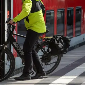 Das Fahrrad kann mit im Zug