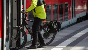 Das Fahrrad kann mit im Zug