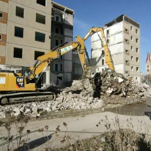 Plattenbau wird abgerissen