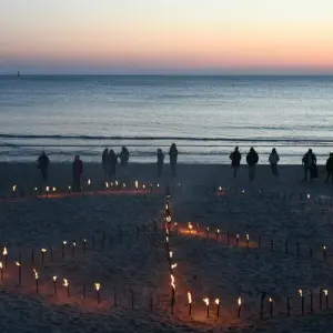 Fackel-Aktion «Lichtzeichen» am Strand vor Sylt