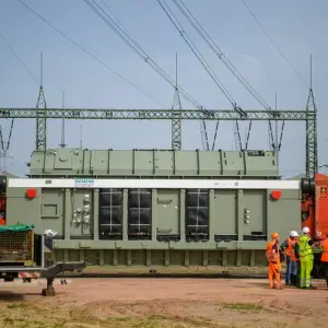 300-Tonnen-Transformator für den SuedOstLink-Konverter