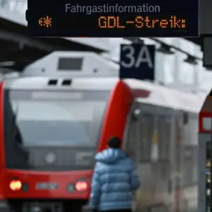 GDL-Mitglieder stimmen für unbefristete Streiks bei der Bahn