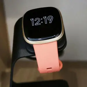 Auf Deiner Fitbit Uhrzeit und Datum einstellen: So funktioniert’s