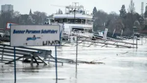 Hochwasser am Rhein bei Bonn