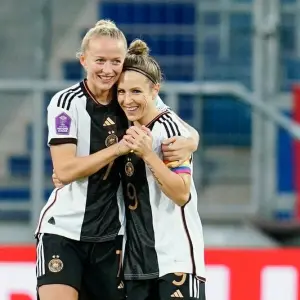 Lea Schüller und Svenja Huth