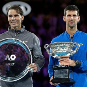 Rafael Nadal (l) und Novak Djokovic