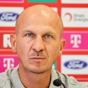 1. FC Köln stellt neuen Trainer vor