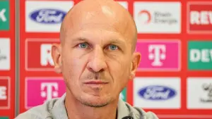 1. FC Köln stellt neuen Trainer vor
