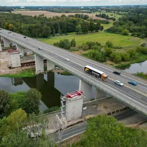 Ersatzneubau der A 14-Muldebrücke wächst