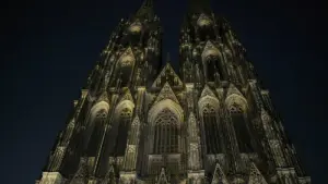 Der Kölner Dom bei Nacht.