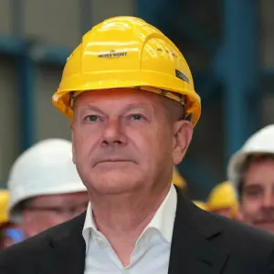 Bundeskanzler Scholz besucht Meyer Werft