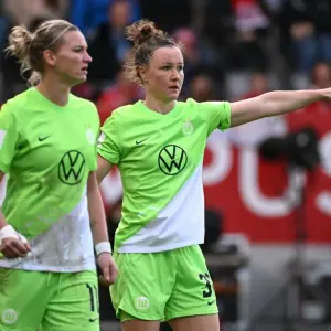 Alexandra Popp und Marina Hegering vom VfL Wolfsburg
