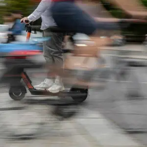 E-Scooter und Radfahrer