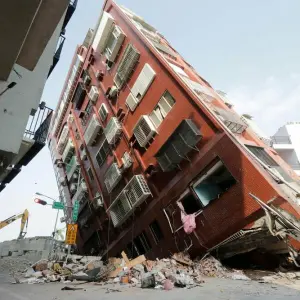 Nach schwerem Erdbeben vor Taiwan