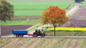 Traktor auf der Landstraße