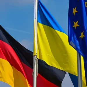 Fahnen von Deutschland, Ukraine und EU
