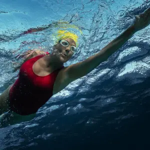 Nyad auf Netflix: Die wahre Geschichte einer umstrittenen Schwimmerin