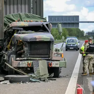 Unfall mit Militär-Konvoi auf der A6