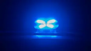 Blaulicht leuchtet bei Polizeieinsatz