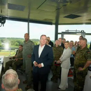 Verteidigungsminister Pistorius besucht Luftwaffengeschwader