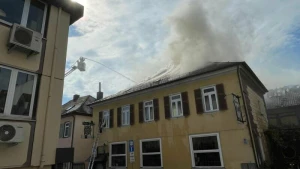 Gebäude in Bad Homburg brennt