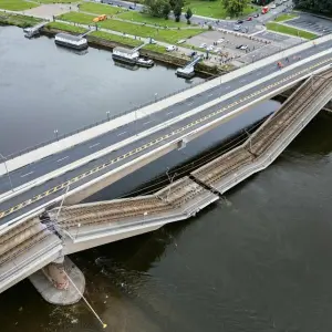 Carolabrücke in Dresden eingestürzt