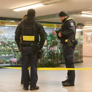 Mensch bei Messerangriff an U-Bahnstation verletzt