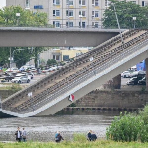 Carolabrücke in Dresden eingestürzt