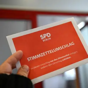 Übergabe der Wahlbriefe zur SPD Mitgliederbefragung