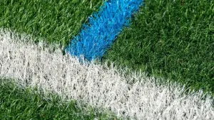 Spielfeldmarkierungen auf einem Fußballfeld