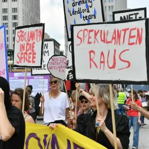 Demonstration in Berlin gegen hohe Mieten