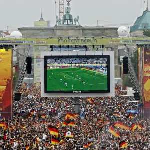 Public Viewing bei der WM 2006 in Berlin