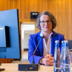 NRW-Bauministerin Scharrenbach vor Untersuchungsausschuss