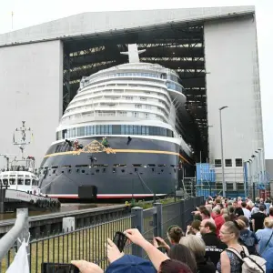 Ausdocken vom neuen Kreuzfahrtschiff „Disney Treasure“