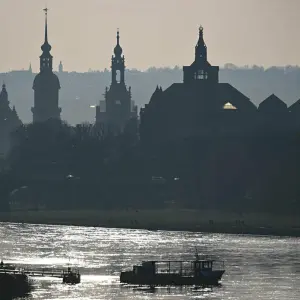 Elbe-Fähre in Dresden