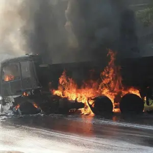 Brennender Lkw auf der Autobahn 7 - stundenlange Sperrung