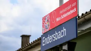 Bahnhof Endersbach - Schild für Nico Schlotterbeck