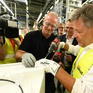 Bundeswirtschaftsminister Habeck besucht Stiebel Eltron