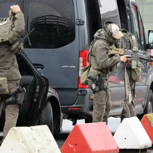 Hamburger Flughafen gesperrt - Bewaffneter hat Tor durchbrochen
