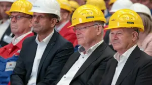 Bundeskanzler Scholz besucht Meyer Werft