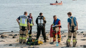 Rettungsaktion: Zeuge sah Schwimmer in Elbe untertauchen