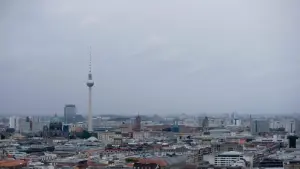 Bedecktes Wetter in Berlin mit Regen und Wind