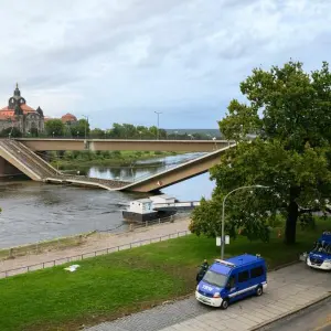 Carolabrücke in Dresden eingestürzt