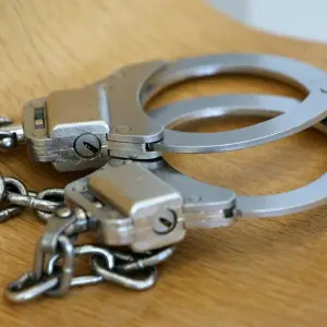 Polizei befreit Frau nach Liebesspiel aus Handschellen